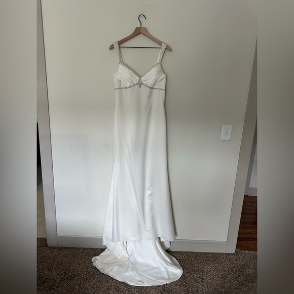 DAVIDS BRIDAL X GALINA VC9837 Beaded Wedding Dress - Picture 2 of 11